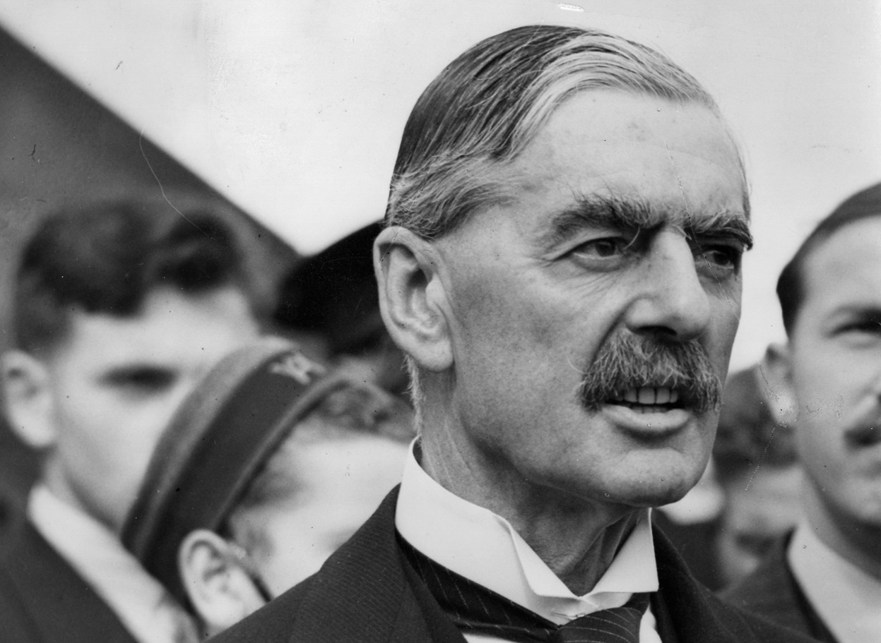 00-British-Premier-Sir-Neville-Chamberlain-return-from-talks-with-Hitler-in-Germany-Sep-24-1938-01